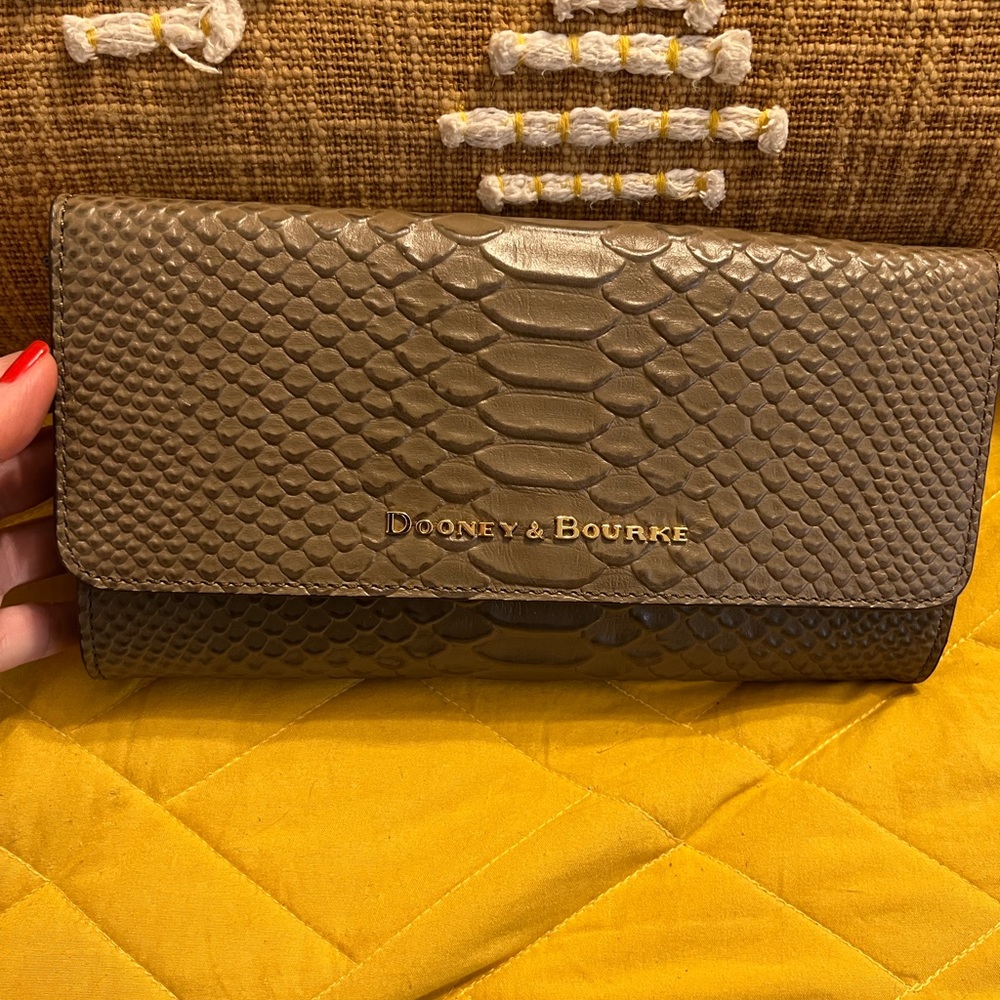 DOONEY AND BOURKE CLUTCH WITH CROSSBODY STRAP